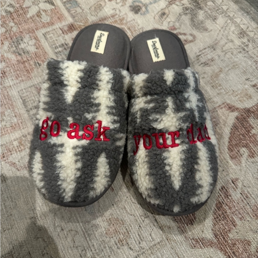 Slippers - Picture 3 of 4
